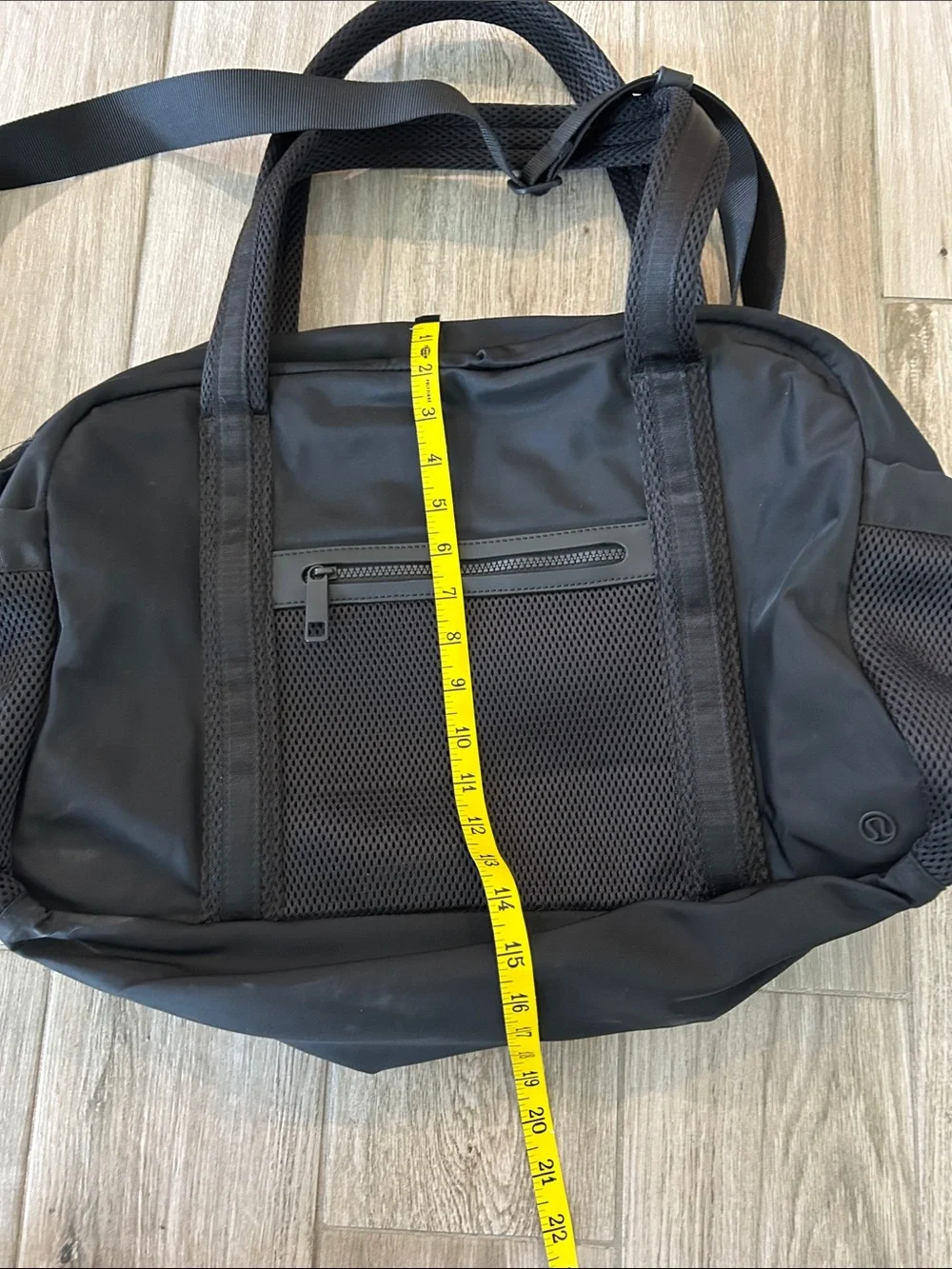 Lululemon large gym bag